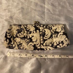 Kiss lock coin purse